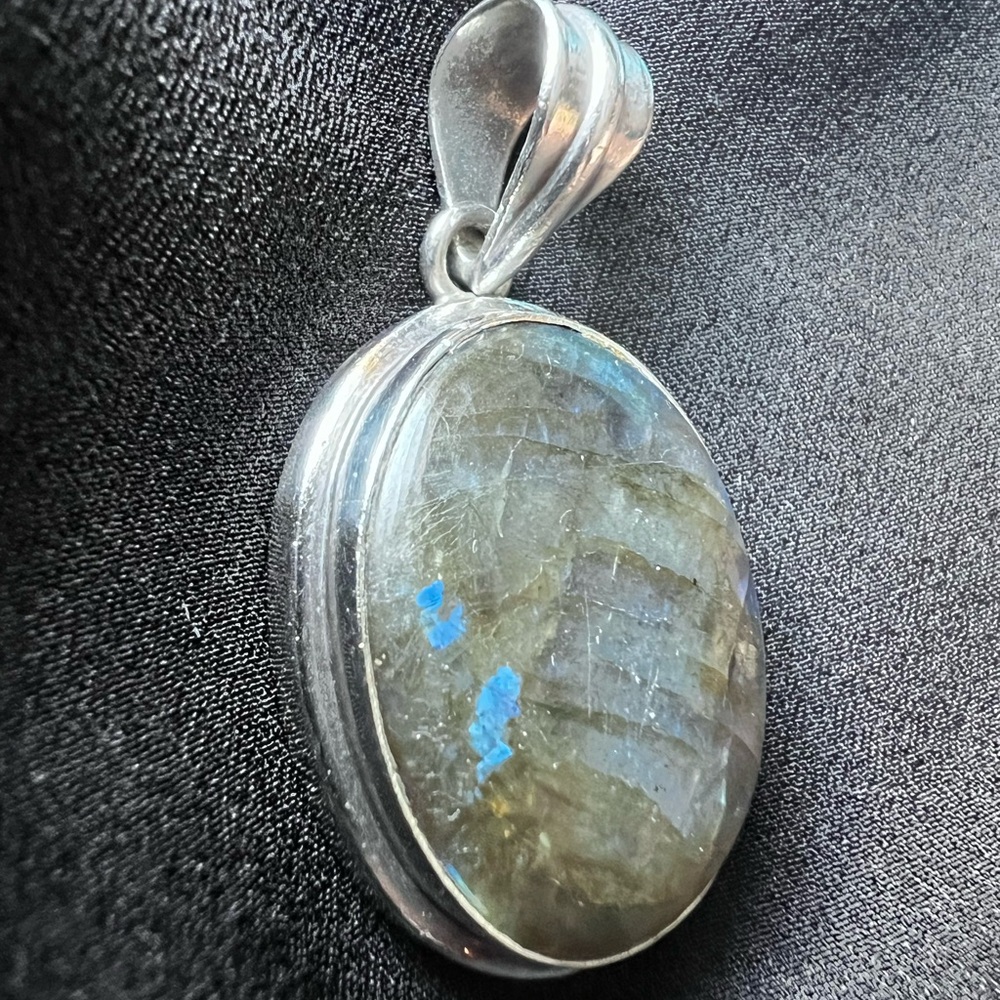 Silver Labradorite Pendant - Picture 5 of 6